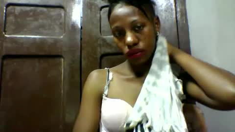 Snapshot of edwige770943 chatting on May 12, 4:31 am edwige770943 online show from May 12, 4:31 am