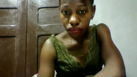 Snapshot of edwige770943 chatting on May 13, 5:16 am edwige770943 online show from May 13, 5:16 am