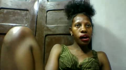 Snapshot of edwige770943 chatting on May 13, 5:32 pm edwige770943 online show from May 13, 5:32 pm