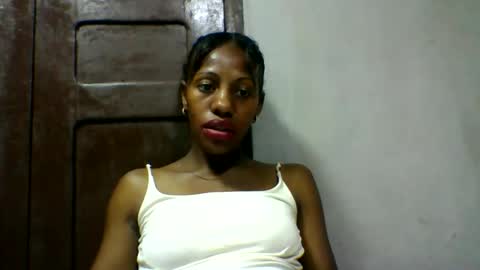 Snapshot of edwige770943 chatting on May 14, 5:36 am edwige770943 online show from May 14, 5:36 am