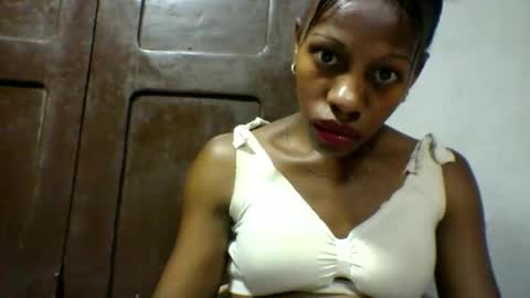 Snapshot of edwige770943 chatting on May 15, 6:04 pm edwige770943 online show from May 15, 6:04 pm