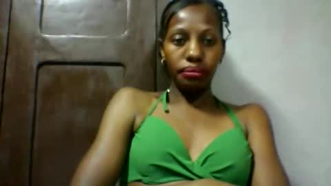 Snapshot of edwige770943 chatting on May 16, 6:21 am edwige770943 online show from May 16, 6:21 am