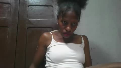 Snapshot of edwige770943 chatting on May 17, 3:52 pm edwige770943 online show from May 17, 3:52 pm