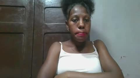 Snapshot of edwige770943 chatting on May 18, 4:07 am edwige770943 online show from May 18, 4:07 am