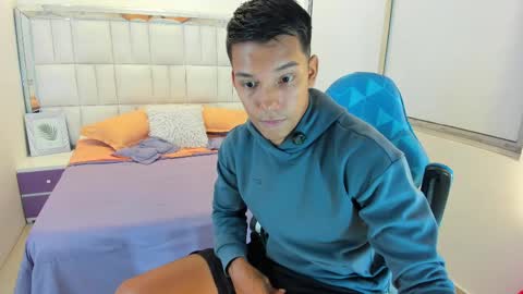 Snapshot of edwin_blaz chatting on October 2, 2:51 am edwin blaz. online show from October 2, 2:51 am