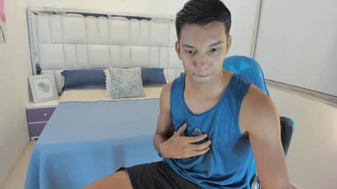 Snapshot of edwin_blaz chatting on October 10, 4:22 am edwin blaz. online show from October 10, 4:22 am