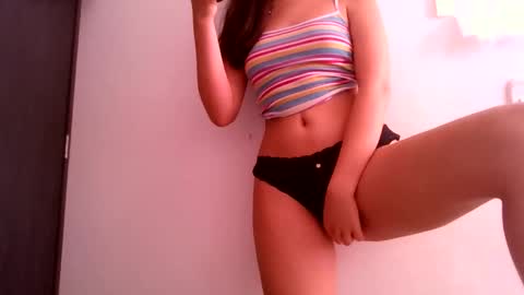 Snapshot of eemilyy22 chatting on March 20, 2:33 pm Eemilyy online show from March 20, 2:33 pm