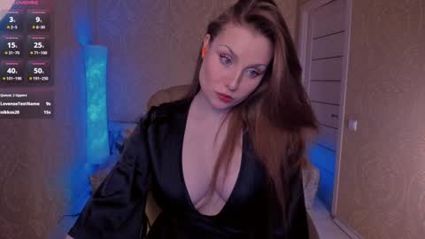 Snapshot of eesmaaarr chatting on December 7, 10:17 pm eesmaaarr online show from December 7, 10:17 pm