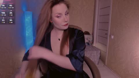 Snapshot of eesmaaarr chatting on February 13, 9:49 pm eesmaaarr online show from February 13, 9:49 pm