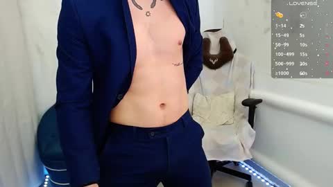 Snapshot of eesprit chatting on February 13, 8:13 pm Daniel and Alex online show from February 13, 8:13 pm