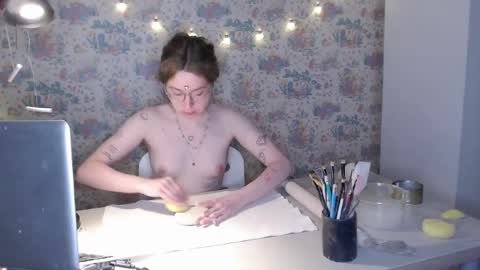 Snapshot of effa__laska chatting on April 28, 9:20 pm effa__laska online show from April 28, 9:20 pm