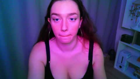Snapshot of effie_balconii chatting on October 27, 3:27 pm effie_balconii online show from October 27, 3:27 pm