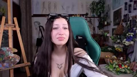 effiemeowley online show from April 18, 6:06 am