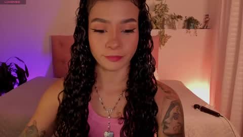 effy online show from February 19, 9:06 am