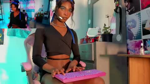 effy_marinn online show from September 19, 1:01 pm