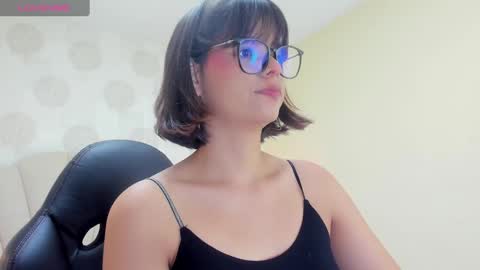  E F F Y  online show from December 6, 7:01 pm