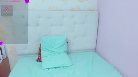  E F F Y  online show from December 21, 6:23 pm