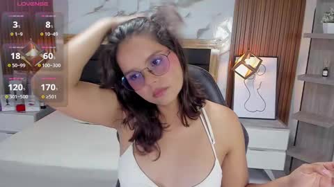  E F F Y  online show from September 26, 7:18 pm