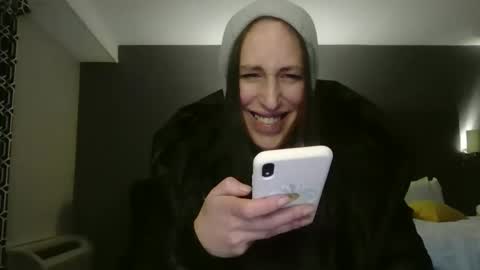 Snapshot of egenovese18 chatting on March 2, 1:30 am egenovese18 online show from March 2, 1:30 am