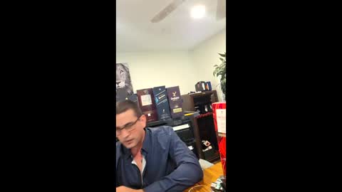 Snapshot of eguevara555500 chatting on April 15, 11:27 pm SilverBulture online show from April 15, 11:27 pm
