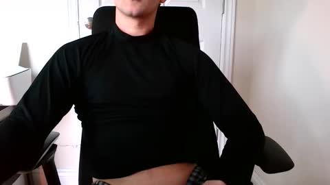 Snapshot of ehhchris chatting on April 16, 8:31 pm ehhchris online show from April 16, 8:31 pm