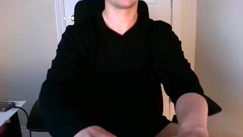 Snapshot of ehhchris chatting on April 22, 12:02 am ehhchris online show from April 22, 12:02 am