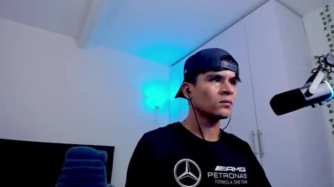 Snapshot of eiden_allenx1 chatting on February 9, 7:16 am eiden_allenx1 online show from February 9, 7:16 am