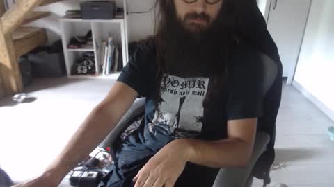 eighthundredeightyeight online show from May 29, 8:34 am