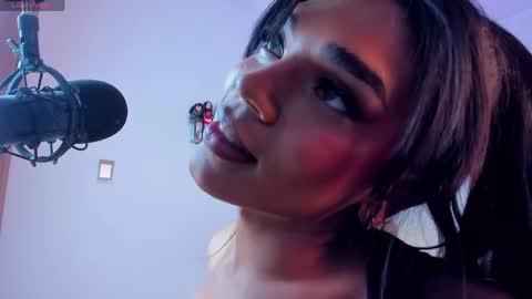Eiimy ray  online show from April 7, 4:07 pm