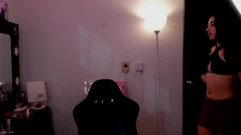 Snapshot of eileenford chatting on May 30, 9:01 pm EileenFord online show from May 30, 9:01 pm