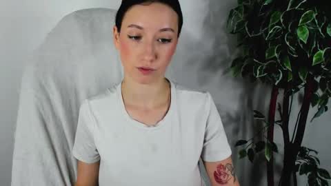 eileenmoores online show from September 11, 11:43 am