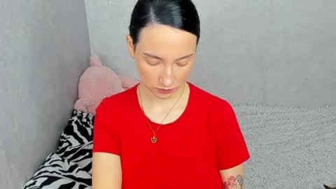 eileenmoores online show from April 8, 6:41 pm