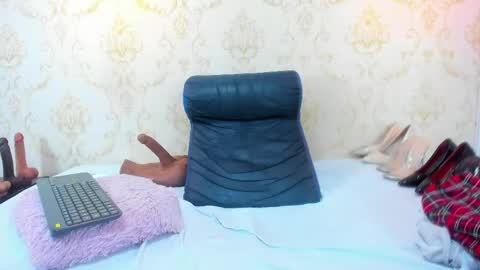 Snapshot of eimy_robertss chatting on April 30, 8:57 pm Eimy online show from April 30, 8:57 pm