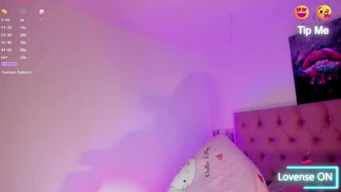 eimy_saenzx online show from January 7, 8:55 pm