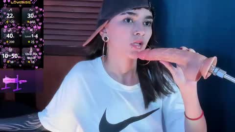 Snapshot of eimy_salome15 chatting on May 10, 6:02 pm eimy_salome15 online show from May 10, 6:02 pm