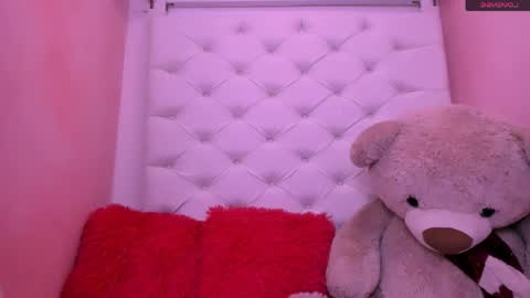 Snapshot of eimy_skinny chatting on April 10, 2:00 pm eimy online show from April 10, 2:00 pm