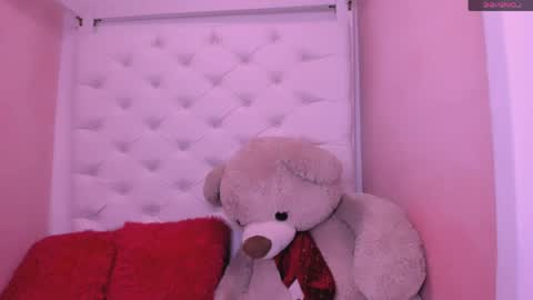 Snapshot of eimy_skinny chatting on April 26, 1:20 pm eimy online show from April 26, 1:20 pm