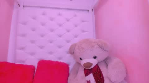 Snapshot of eimy_skinny chatting on June 1, 1:46 pm eimy online show from June 1, 1:46 pm