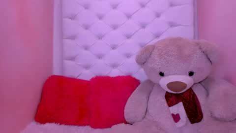 Snapshot of eimy_skinny chatting on June 2, 2:08 pm eimy online show from June 2, 2:08 pm