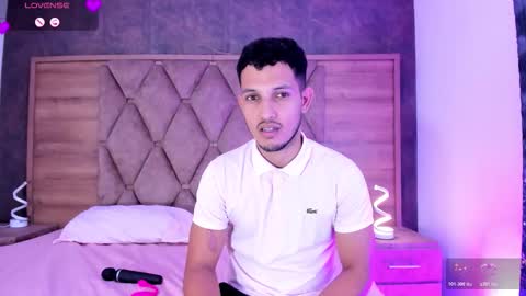 YG COUPLE online show from January 6, 8:23 pm