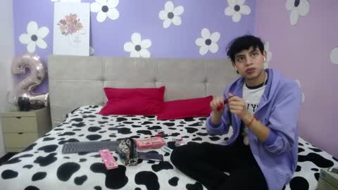 Snapshot of eimyflorian chatting on February 6, 11:54 am Eimyflorian online show from February 6, 11:54 am