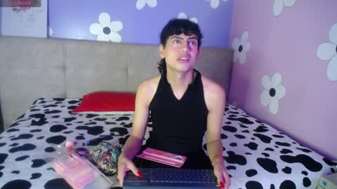 Snapshot of eimyflorian chatting on February 8, 11:33 am Eimyflorian online show from February 8, 11:33 am