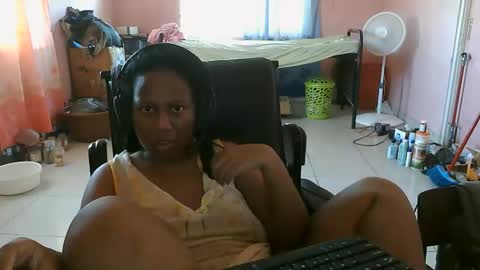 Snapshot of eirondra_valeen chatting on October 16, 11:55 am Eirondra Valeen online show from October 16, 11:55 am