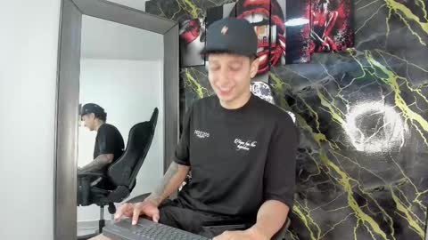 Snapshot of eithan__boy chatting on February 20, 11:54 am Eithan online show from February 20, 11:54 am