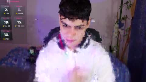 Snapshot of eithan_jonnes chatting on May 5, 8:28 pm Eithan online show from May 5, 8:28 pm