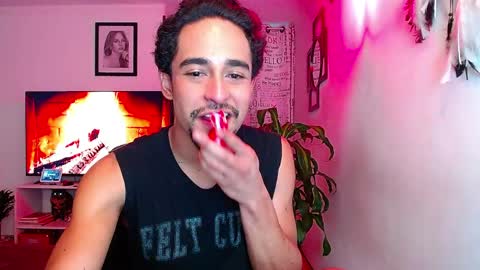 Snapshot of ekhtyr11 chatting on April 6, 4:46 am xoxo online show from April 6, 4:46 am