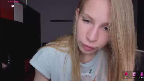 Snapshot of el1s_evans chatting on June 29, 8:09 am please read my bio there is information about private shows and about my personality online show from June 29, 8:09 am