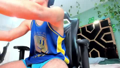 Snapshot of el_jefe32 chatting on April 20, 12:41 pm jonathan online show from April 20, 12:41 pm