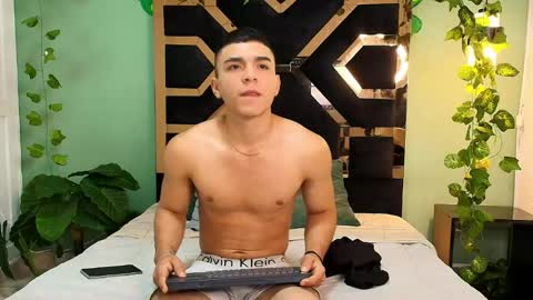 Snapshot of el_jefe32 chatting on May 13, 1:41 pm jonathan online show from May 13, 1:41 pm