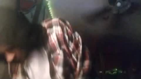 Snapshot of el_mucho210 chatting on June 12, 11:31 am el_mucho210 online show from June 12, 11:31 am